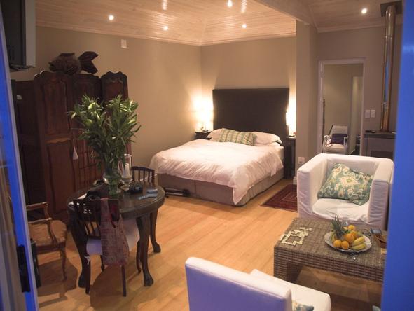Singing Kettle Beach Lodge - Bedroom1